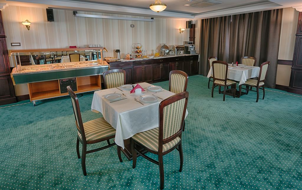 Magus Hotel Baia Mare Exterior photo