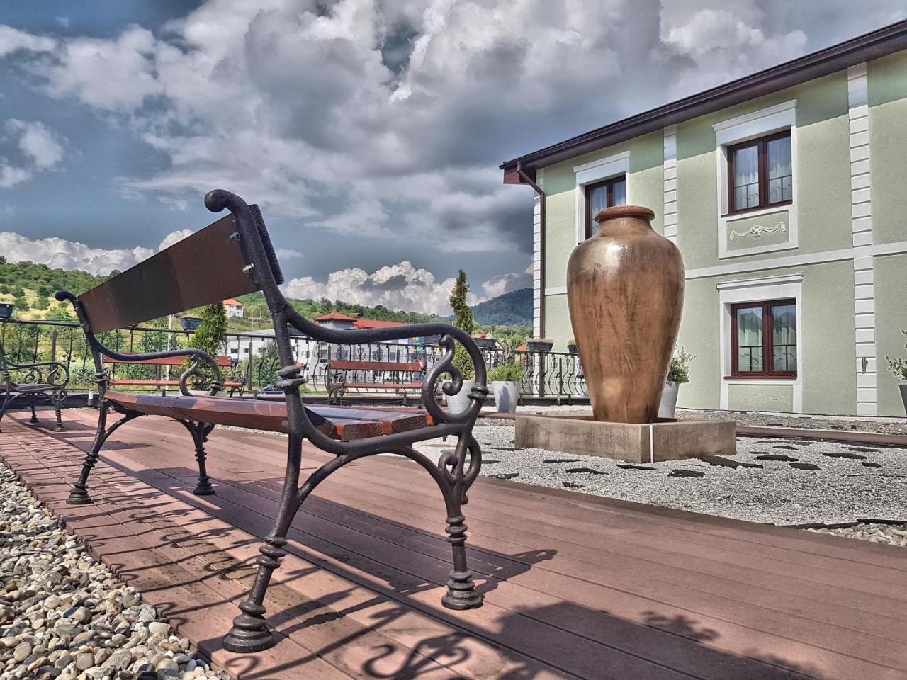 Magus Hotel Baia Mare Exterior photo