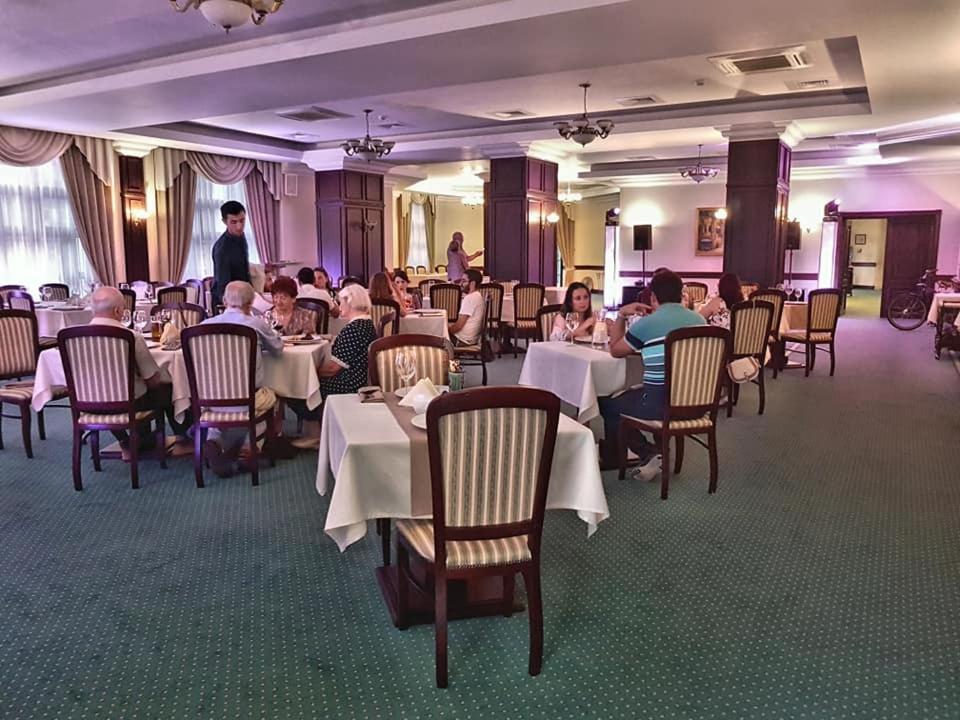 Magus Hotel Baia Mare Exterior photo