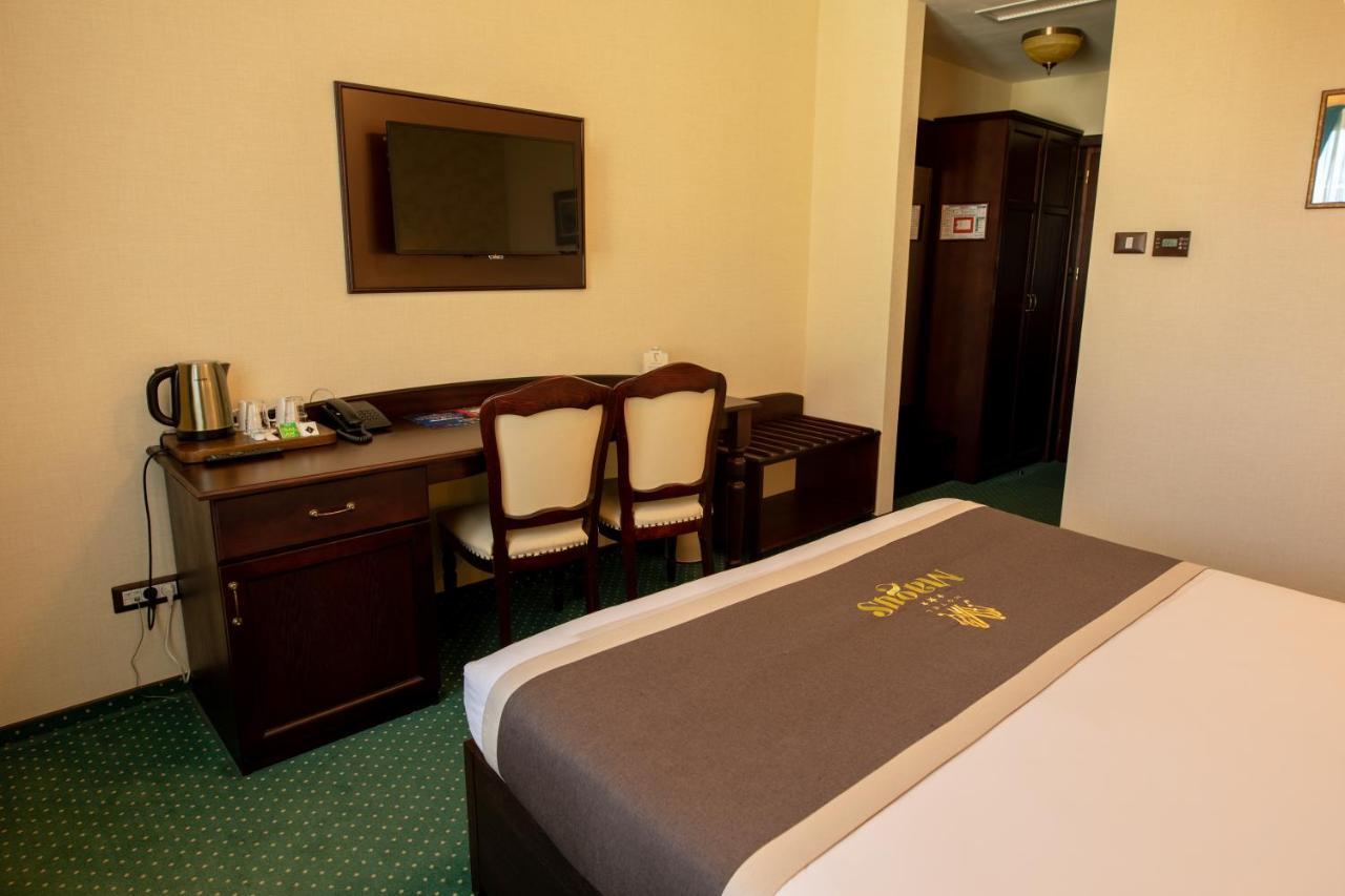 Magus Hotel Baia Mare Exterior photo