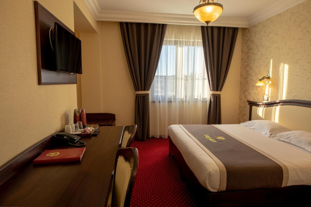 Magus Hotel Baia Mare Exterior photo