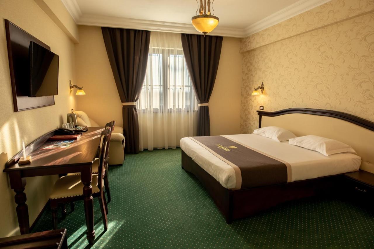 Magus Hotel Baia Mare Exterior photo