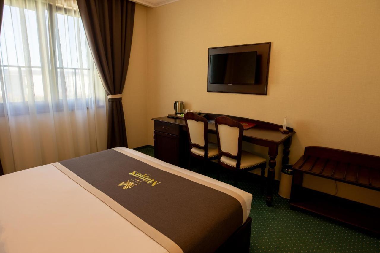 Magus Hotel Baia Mare Exterior photo