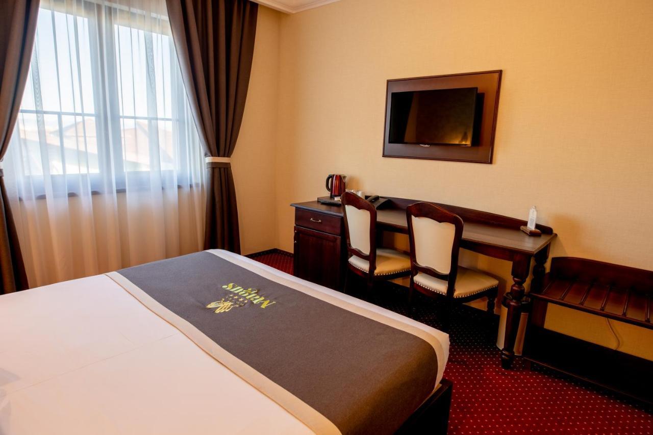 Magus Hotel Baia Mare Exterior photo